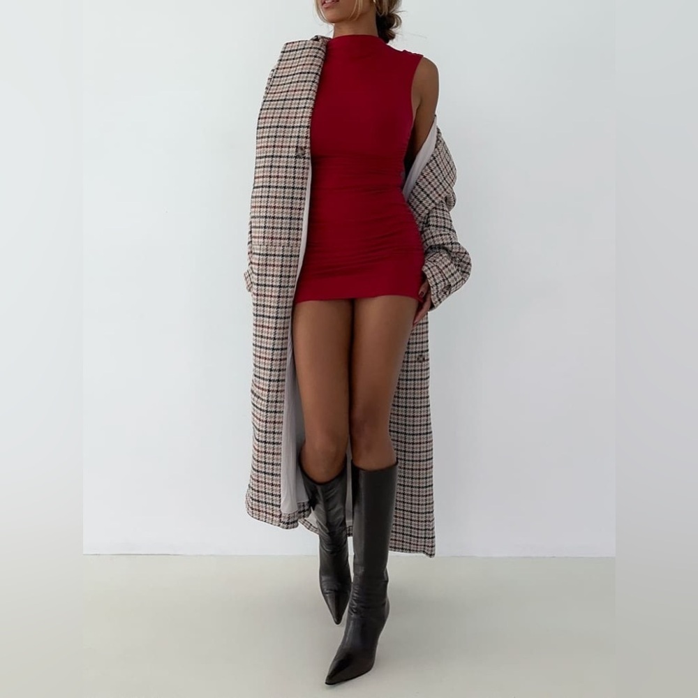 Rumored Minimalist Mini Dress - Picture 10 of 10